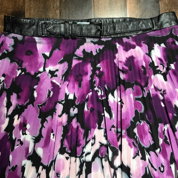 BCBGeneration Women’s Pleated Floral Mini Skirt - Picture 2 of 8